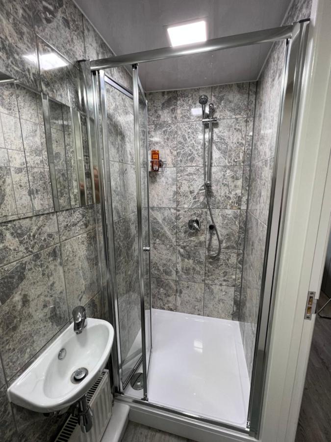 Studio in private house near central Milton Keynes Appartamento Esterno foto