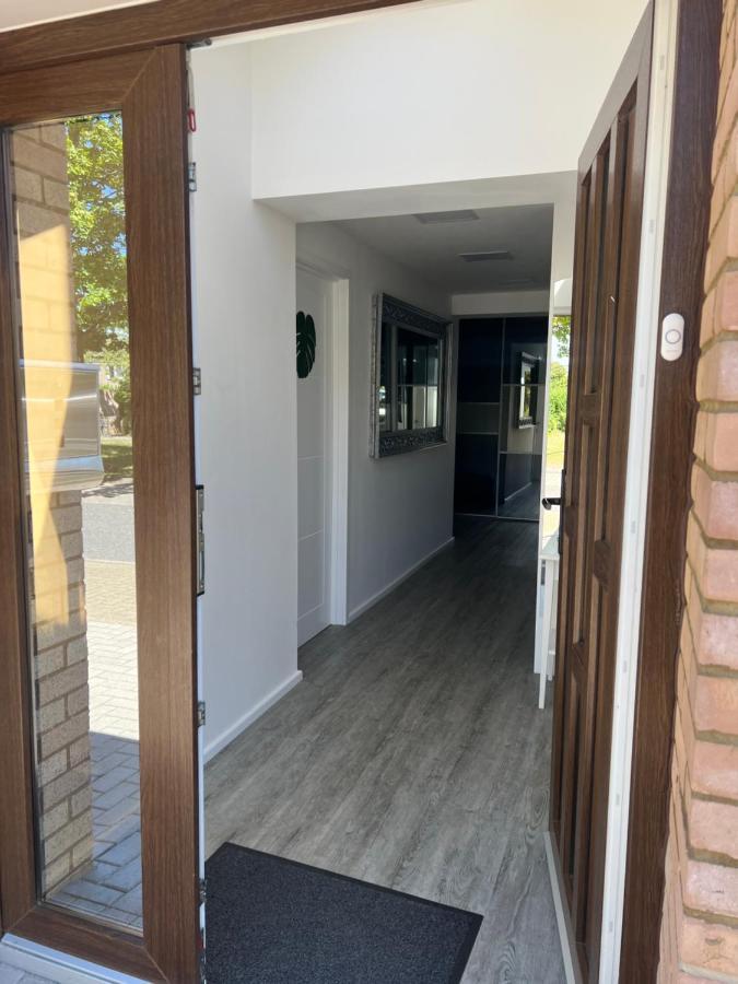 Studio in private house near central Milton Keynes Appartamento Esterno foto