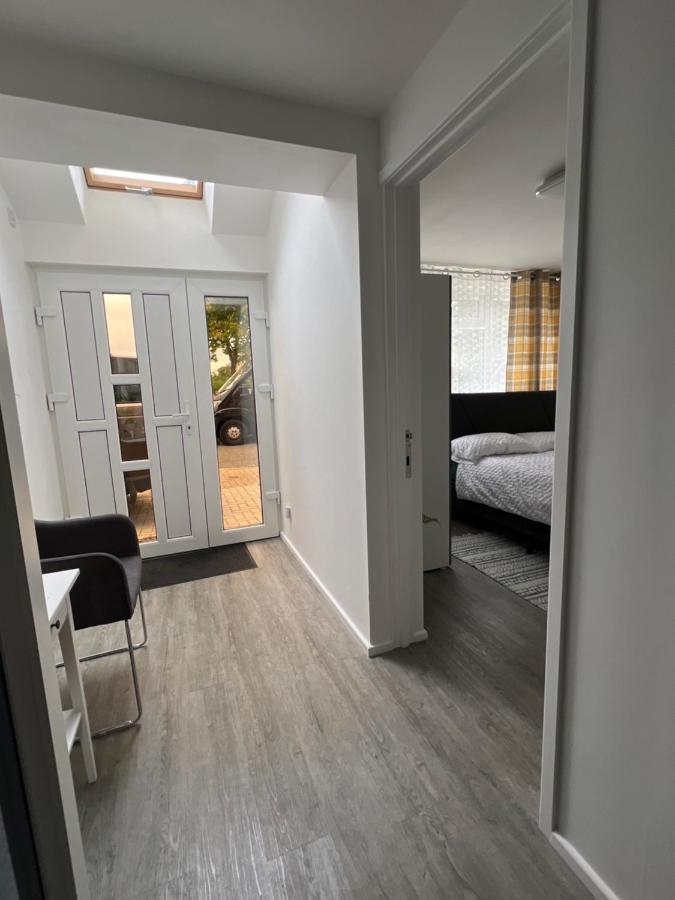 Studio in private house near central Milton Keynes Appartamento Esterno foto